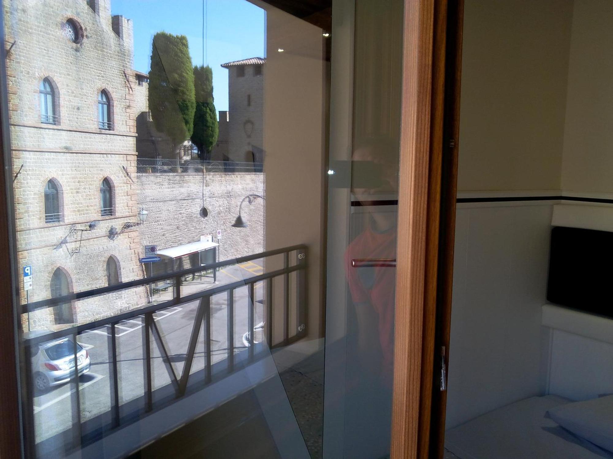 Albergo Diffuso - Il Poggetto Tra Urbino & San Marino Kamer foto