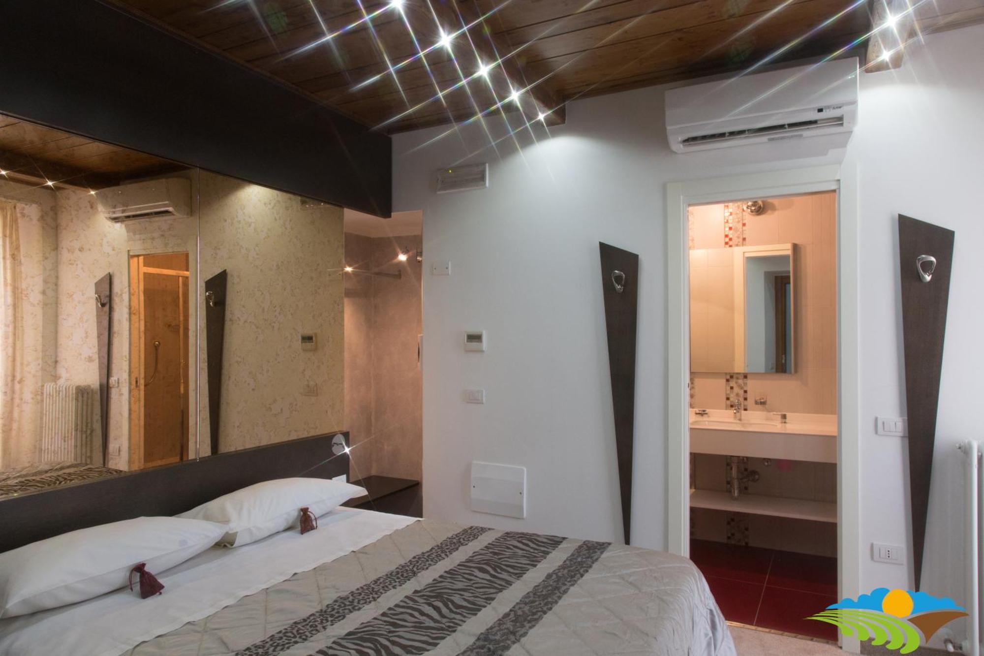 Albergo Diffuso - Il Poggetto Tra Urbino & San Marino Kamer foto